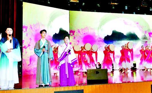 百舸争流正青春，首届黄家湖龙舟文化节昨日正式启动